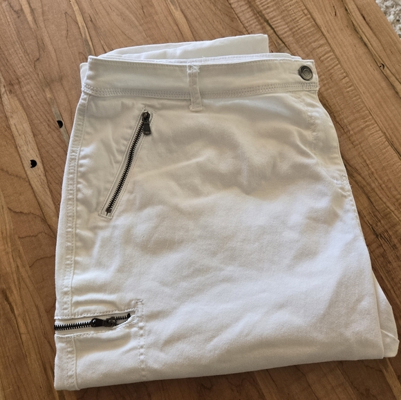 Pennington white capri - Picture 3 of 7